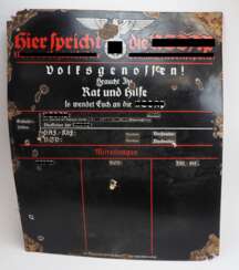 Emailleschild &quot;Hier spricht die NSDAP&quot;.