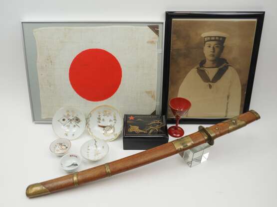 Japan: Militär-Memorabilia. - Foto 1