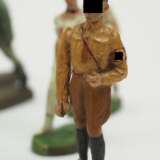 Elastolin / Lineol: Wehrmacht Soldaten mit Stellung sowie Adolf Hitler. - photo 2