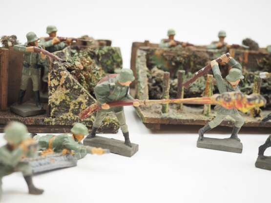 Elastolin / Lineol: Wehrmacht Soldaten mit Stellung sowie Adolf Hitler. - photo 5