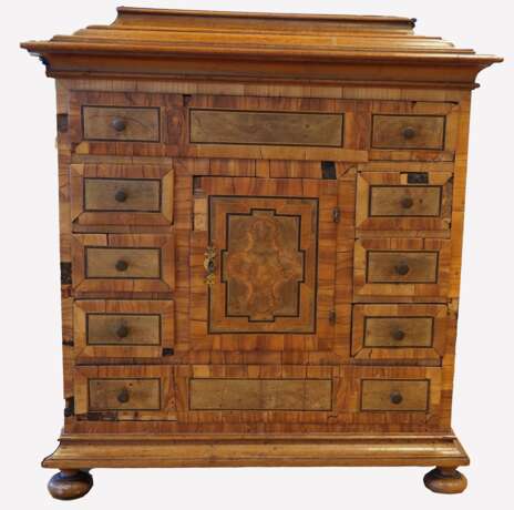 Barocker süddeutscher Kabinettschrank. - фото 1