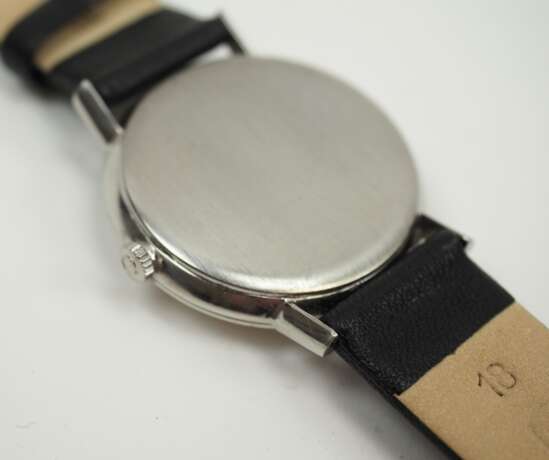 Omega: Handaufzug Armbanduhr 1964 - ref. 131.01. - photo 4