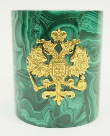 Russland: Malachit Becher mit Adler Applikation. - фото 1