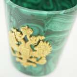 Russland: Malachit Becher mit Adler Applikation. - фото 2