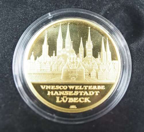 Euro: 100 Euro GOLD - UNESCO-Welterbe Hansestadt Lübeck, im Etui. - Foto 2