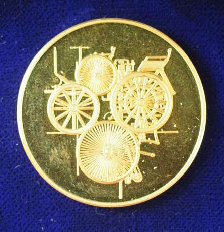 Daimler Benz Automobil 100 Jahre 1886-1986 GOLD Medaille, im Etui. - фото 1
