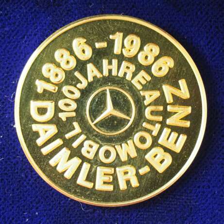 Daimler Benz Automobil 100 Jahre 1886-1986 GOLD Medaille, im Etui. - фото 2