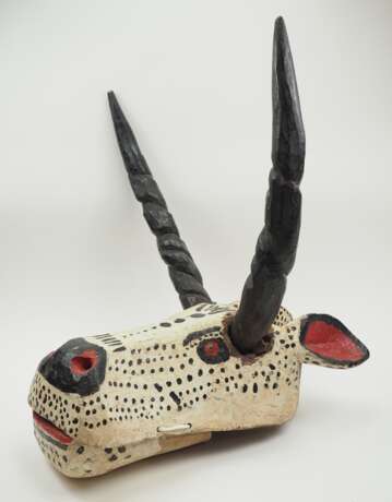 Bijagos, Guinea-Bissaus: Kuh Maske. - Foto 1