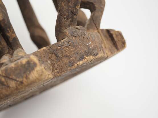 Dogon, Mali: Hocker mit neun Karyatiden. - photo 3
