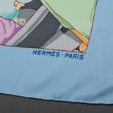 Hermès Seiden Carré "Marché Flottant du Lac Inlé" in hellblau, Entw.: Dimitri Rybaltchenko 2011 gerollter Rand, 90x90cm, Original Box, Ziehfaden - photo 3