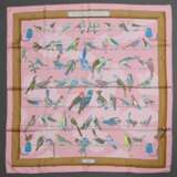 Hermès Seiden Carré "Les Oiseaux des Champs et des Bois" in rosa, Entw.: Hugo Grygkar 2013, 90x90cm, Original Box - photo 2