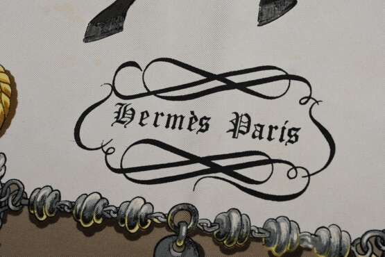 Hermès Seiden Carré "Palefroi" in braun-gold-beige, Entw.: Francoise de la Perrier, 2013, gerollter Rand, 90x90cm, Original Box, kein Schild - photo 4