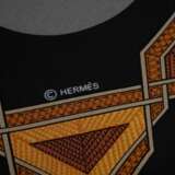 Hermès Seiden Carré "Cuirs du desert" in grau-schwarz-orange, Entw.: Françoise De La Perriere, 2011, gerollter Rand, 90x90cm, kein Schild - Foto 5