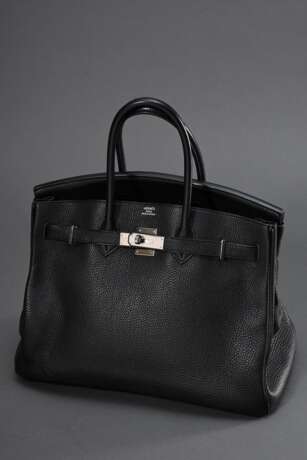 Hermès "Birkin Bag 35", schwarzes genarbtes Taurillon Clémence Leder, silberfarbene Hardware, 2013 (Q im Quadrat), 23,5x35x17,5cm, mit Staubbeutel, Gebrauchsspuren, Schlüssel und Schloss fehlen - Foto 2
