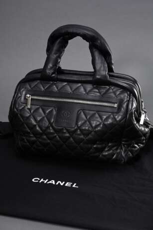 Chanel Tasche "Cocoon", schwarzes gestepptes Nappaleder, silberfarbene Hardware, Zwei-Wege-Reißverschluss, Reißverschlusstasche außen mit geprägtem "CC" Logo, innen bordeauxfarbenes Leder und Reißvers… - photo 1