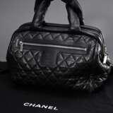 Chanel Tasche "Cocoon", schwarzes gestepptes Nappaleder, silberfarbene Hardware, Zwei-Wege-Reißverschluss, Reißverschlusstasche außen mit geprägtem "CC" Logo, innen bordeauxfarbenes Leder und Reißvers… - photo 1