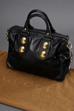 Gucci Tasche "Babouska", schwarzes Nappaleder mit goldfarbener Hardware und "Herz" Charm, innen Nylon Logo Futter, Reißverschluss- und Einsteckfach, Nr.: 207297 002122, 22x31,5x17cm, mit Staubbeutel, … - фото 1
