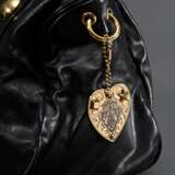 Gucci Tasche "Babouska", schwarzes Nappaleder mit goldfarbener Hardware und "Herz" Charm, innen Nylon Logo Futter, Reißverschluss- und Einsteckfach, Nr.: 207297 002122, 22x31,5x17cm, mit Staubbeutel, … - фото 3