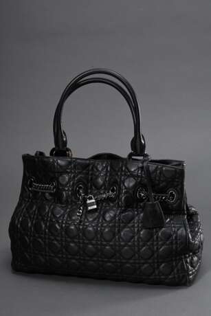 Christian Dior Tasche "Chri Chri", schwarzes gestepptes Cannage Lammleder, anthrazitfarbene Hardware, Magnetverschluss, innen schwarzes Baumwollfutter, Reißverschlusstasche und zwei Einsteckfächer, Schlüssel un… - Foto 2