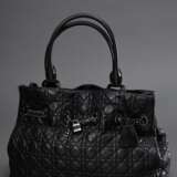 Christian Dior Tasche "Chri Chri", schwarzes gestepptes Cannage Lammleder, anthrazitfarbene Hardware, Magnetverschluss, innen schwarzes Baumwollfutter, Reißverschlusstasche und zwei Einsteckfächer, Schlüssel un… - Foto 2
