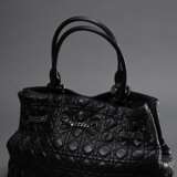 Christian Dior Tasche "Chri Chri", schwarzes gestepptes Cannage Lammleder, anthrazitfarbene Hardware, Magnetverschluss, innen schwarzes Baumwollfutter, Reißverschlusstasche und zwei Einsteckfächer, Schlüssel un… - Foto 3
