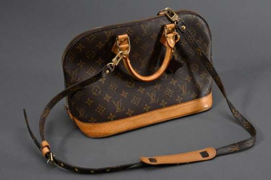 Louis Vuitton Tasche "Alma" in Monogram Canvas, goldfarbene Hardware und heller Rindsleder Besatz, Zwei-Wege-Reißverschluss, Schultergurt und Charm "Label", innen braunes Baumwollfutter und zwei Einst… - photo 3