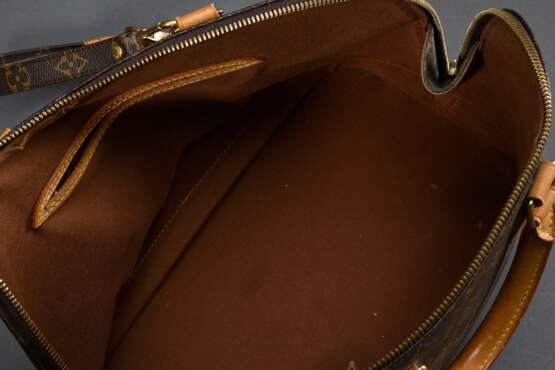 Louis Vuitton Tasche "Alma" in Monogram Canvas, goldfarbene Hardware und heller Rindsleder Besatz, Zwei-Wege-Reißverschluss, Schultergurt und Charm "Label", innen braunes Baumwollfutter und zwei Einst… - photo 7