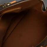 Louis Vuitton Tasche "Alma" in Monogram Canvas, goldfarbene Hardware und heller Rindsleder Besatz, Zwei-Wege-Reißverschluss, Schultergurt und Charm "Label", innen braunes Baumwollfutter und zwei Einst… - photo 7