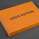 Louis Vuitton Stola "Monogram Classic" in greige mit Fransenabschluss und gewebter Signatur, 60% Seide, 40% Wolle, 142,5x142,5cm, Original Rechnung und Box - photo 2