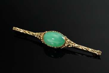 Floral gravierte Gelbgold 585 Stabnadel mit Jadecabochon, um 1930, 4,6g, 6x1cm