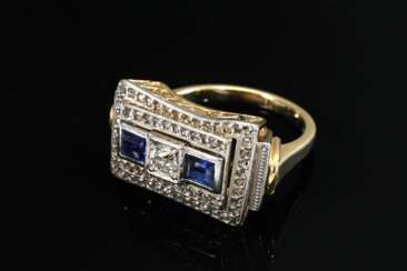 Art Deco Gelb- und Weißgold 585 Ring mit rechteckigem Ringkopf aus Altschliffdiamant (ca. 0.20ct/SI/TCR) und 2 Saphiren in Diamantrosenrahmungen (zus. ca. 0.23ct/P/C-LY), 7,7g, Gr. 53, Tragespuren
