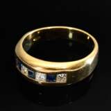 Gelbgold 750 Bandring mit Saphir Carrés (zus. ca. 0.35ct) und Diamanten im Princess Schliff (zus. ca. 0.45ct/P1/W), 7,4g, Gr. 62, Tragespuren - фото 2