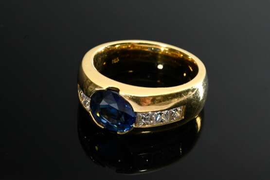 Gelbgold 750 Ring mit oval facettiertem Saphir (ca. 1.90ct) und Brillantcarée Leisten (zus. ca. 0.72ct/VSI/TW), 14,3g, Gr. 55 - Foto 2