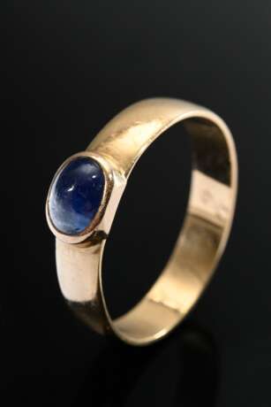 Gelbgold 585 Bandring mit aufgesetztem Saphircabochon, innen graviert, 2,3g, Gr. 57,5 - Foto 1