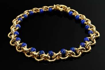 Modernes Gelbgold 750 Collier mit hohl gearbeiteten Ringgliedern und seitlich eingefügten Lapislazuli Kugeln an Ringschließe, 89g, L. 42cm