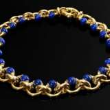 Modernes Gelbgold 750 Collier mit hohl gearbeiteten Ringgliedern und seitlich eingefügten Lapislazuli Kugeln an Ringschließe, 89g, L. 42cm - Foto 1