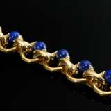 Modernes Gelbgold 750 Collier mit hohl gearbeiteten Ringgliedern und seitlich eingefügten Lapislazuli Kugeln an Ringschließe, 89g, L. 42cm - Foto 2