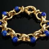 Modernes Gelbgold 750 Armband mit hohl gearbeiteten Ringgliedern und seitlich eingesetzten Lapislazuli Kugeln an Ringschließe, 42,5g, L. 19cm - фото 1