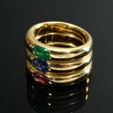 3 Klassische Gelbgold 750 Bandringe mit oval facettiertem Rubin, Saphir und Smaragd, zus. 20g, Gr. 52,5 - photo 3