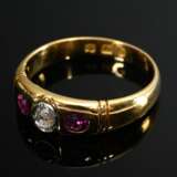 Antiker Gelbgold 750 Ring mit Altschliffdiamant (ca. 0.08ct/SI/LY) und Rubinen, London, um 1800, 5,2g, Gr. 56 - photo 2