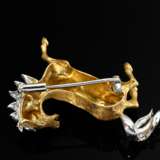 Gelb- und Weißgold 750 Nadel „Gallopierendes Pferd“ mit Rubinauge, 7,5g, 4,2x3cm - photo 2