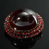 Granat Tombak Nadel mit großem Cabochon im Doppelkranz, 8,4g, 2,7x2,5cm - photo 1