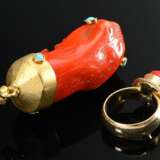 2 Teile Korallen und Türkis Schmuck: ausdrucksstarker Anhänger mit Gelbgold 750 Montur, Goldschmiedearbeit, gestempelt "BR" ( 53,6g, 7x3,3x2,2cm) und handgefertigter Gelbgold 750 Ring mit hochaufgesetztem Kopf,… - Foto 3