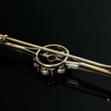 Zarte Weiß- und Gelbgold 585 Nadel mit Flussperlen und Altschliffdiamanten (zus. ca. 0.35ct/SI-P2/TCR-C, 1 Stein fehlt), 3,8g, L. 5,5cm - фото 2