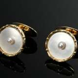 Paar Gelbgold 585 Manschettenknöpfe mit Perlmuttplatte und kleinen Zuchtperlen, 6,3g, Ø 1,5cm - Foto 1