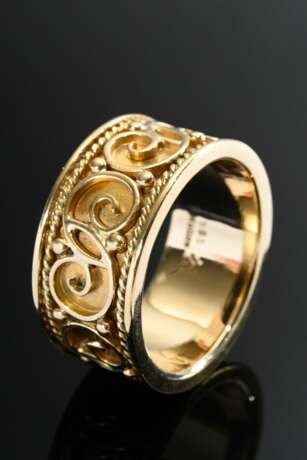 Breiter Gelbgold 585 Bandring mit aufgelegtem Ornament, Kügelchen und Kordelfries, Domgoldschmiede Meldorf, 9,9g, Gr. 56 - photo 1 Breiter Gelbgold 585 Bandring mit aufgelegtem Ornament, Kügelchen und Kordelfries, Domgoldschmiede Meldorf, 9,9g, Gr. 56 - photo 1