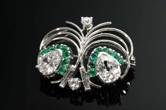 Stilisierte Weißgold 750 Nadel "Schmetterling" mit 2 Diamanten (zus. ca. 2.03ct/P1/CR, Rundisten beschädigt) im Pendeloqueschliff sowie Diamanten im Alt- und Baguetteschliff (zus. ca. 0.36ct/VSI und P2/W) und S… - photo 1