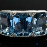 Platin 950 Ring im Garland Stil mit 3 Aquamarinen (zus. ca. 5.50ct) und Diamanten im Alt- und Achtkantschliff (zus. ca. 0.06ct/SI/W) auf seitlichen Blattverzierungen, um 1920, 6,2g, Gr. 55, Tragespuren - photo 2