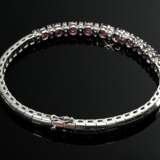 Modernes Weißgold 750 Armband mit Brillanten (zus. ca. 0.55ct/SI-P1/W) und 9 Rubinen im Mittelteil (zus. ca. 1.80ct), 18,7g, L.18cm - photo 2