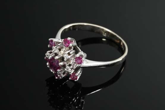 Feiner Weißgold 585 Blütenring mit Rubinen und Achtkantdiamanten (zus. ca. 0.10ct/SI/TCR), 3,2g, Gr. 55,5 - photo 2